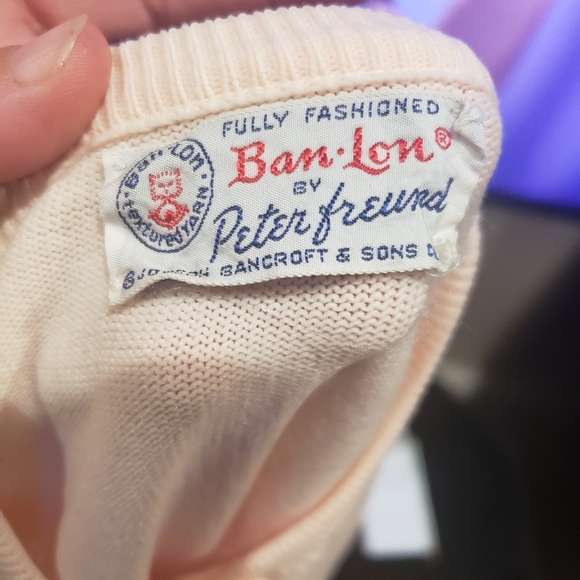 1950's vintage Ban Lon pink perforated neckline button up ribbed hems - Picture 9 of 9